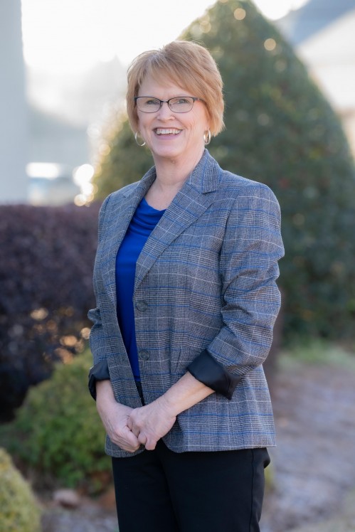 Click to view profile for Regina Calhoun